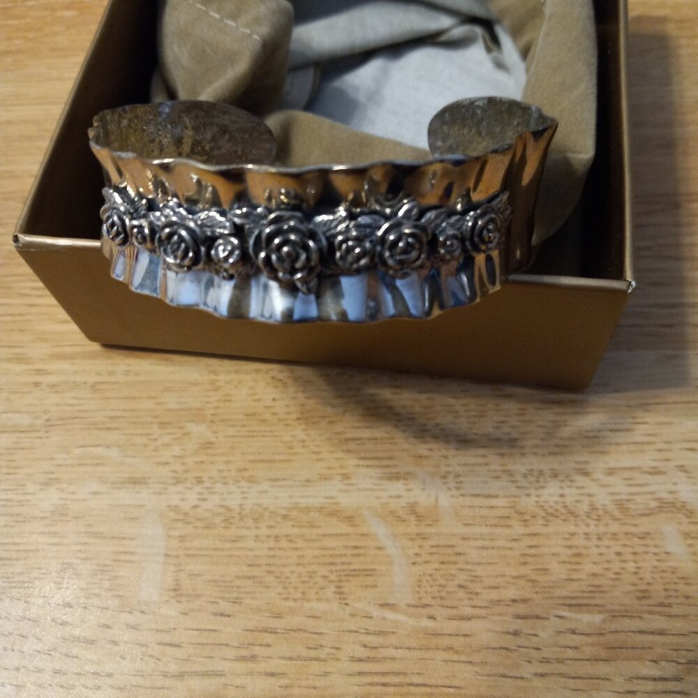 Sign "925 RL ISRAEL" REGINA LANE STERLING SILVER FLORAL CUFF BRACELET 41 gr